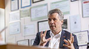 Horst Bischof übernimmt für vier Jahre das Amt des Rektors der TU Graz