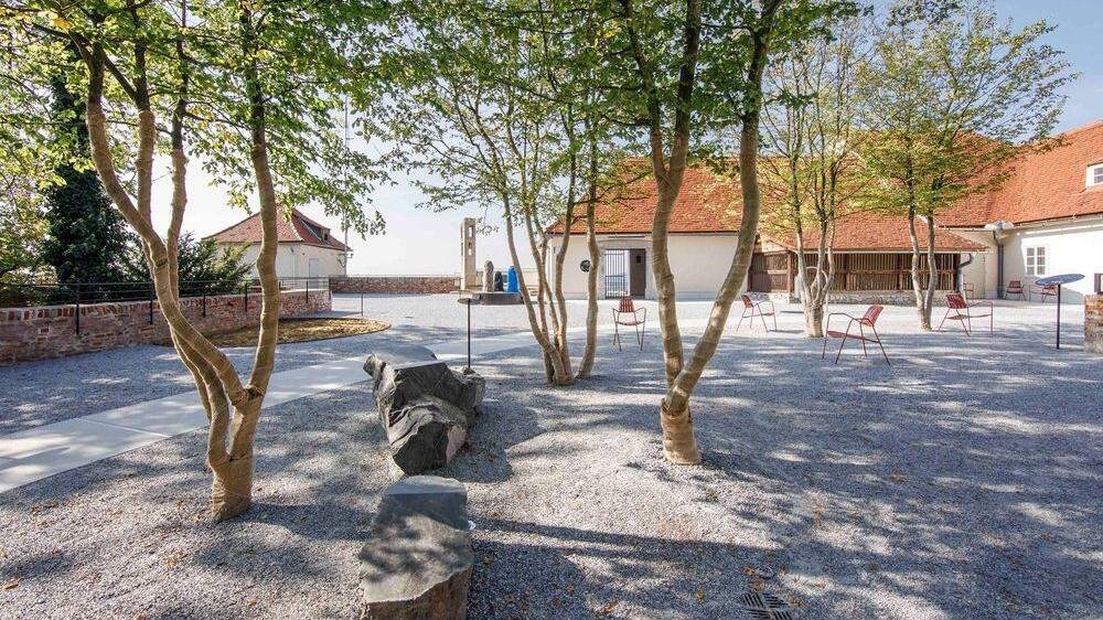 Der Hof des Schloßberg-Museums ist wieder Schlosspark Eggenberg wieder geöffnet