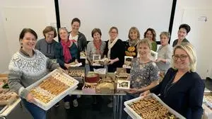Viele Bäuerinnen aus dem Bezirk Bruck-Mürzzuschlag packen gemeinsam die Kekse ein | Viele Bäuerinnen aus dem Bezirk Bruck-Mürzzuschlag packen gemeinsam die Kekse ein