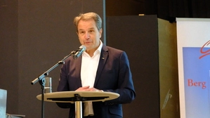 TVB-Obmann Franz Theurl am Redepult