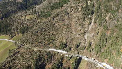 Die Hangrutschung im Bereich Promeggen West wird die Experten noch monatelang beschäftigen