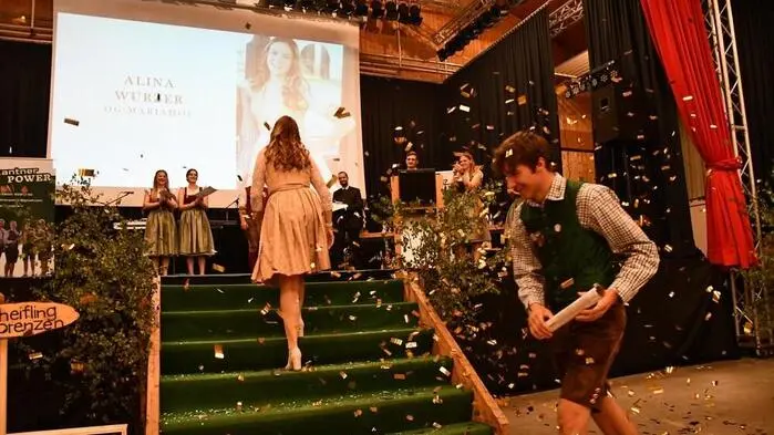 Rund 950 Jugendliche in 22 Ortsgruppen zählt die Landjugend im Bezirk Murau aktuell. Sie sind weit mehr als nur ein fixer Bestandteil ländlicher Kultur: Sie sind Mitgestalter ihrer Gemeinden, bewahren Traditionen, setzen soziale Impulse und zeigen bei Bewerben sportlichen Ehrgeiz.