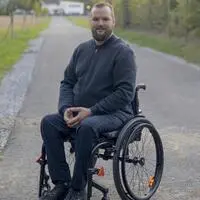 Stefan Pflanzl setzt sich für Menschen mit Behinderung ein. Nun benötigt er selbst Unterstützung bei den Kosten für ein behindertengerechtes Fahrzeug und einen Treppenlift