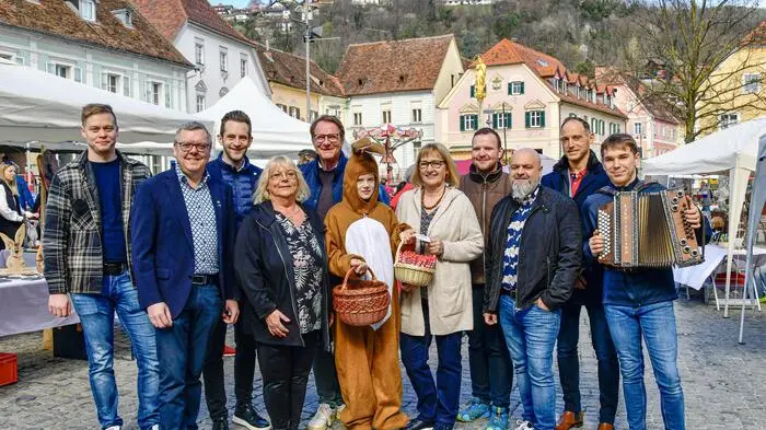 Zur Eröffnung konnte Bürgermeister Marcus Martschitsch mit den Ausstellern auch Vizebürgermeister Lukas Schnitzer und Ortsvorsteher Joachim Kummer begrüßen. 