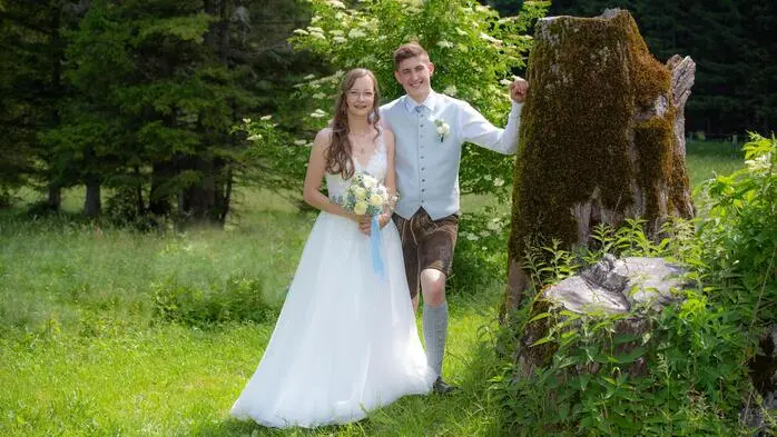 Das glückliche Hochzeitspaar