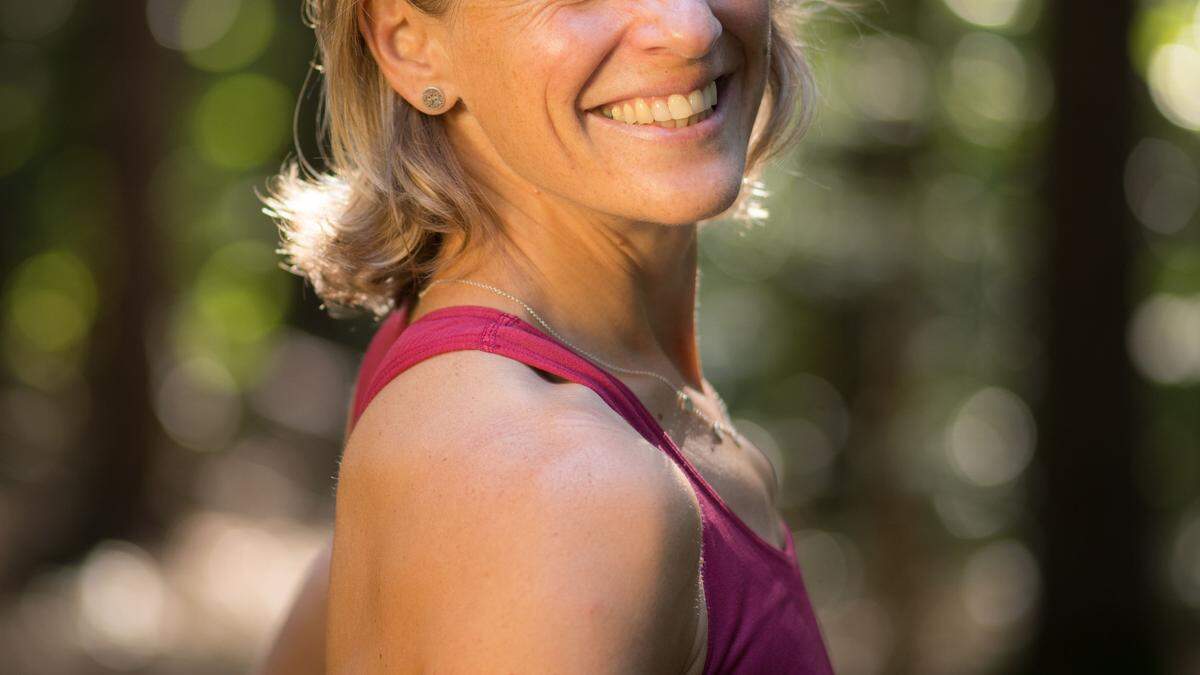 Angelika Karrer ist zertifizierte Yogalehrerin und diplomierte Aromapraktikerin