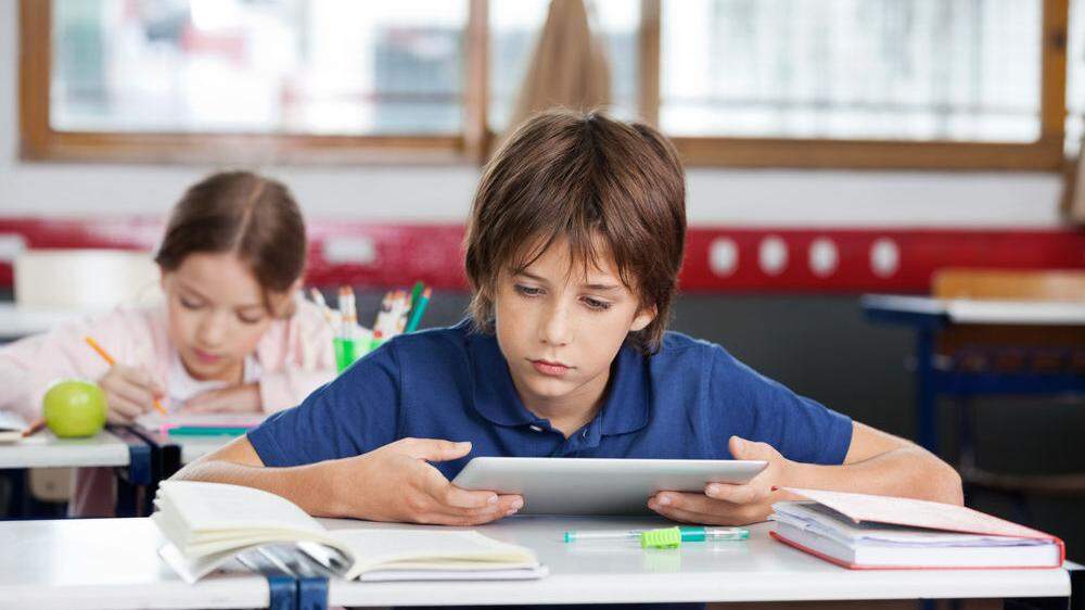 Alle Kinder der fünften und sechsten Schulstufen werden im Herbst mit Laptops, iPads oder anderen Tablet-Computern ausgestattet