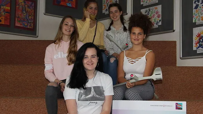 Bundesredewettbewerb: Gmünder Schülerinnen belegten zweiten und dritten Platz: Alina Egger, Laura Payer, Miriam Brunner, Magdalena Weber und Antonia Egger