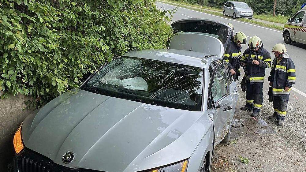 Sekundenschlaf: Dramatischer Unfall mit Kind im Auto