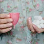 Eine Alternative zum Tampon: die Menstruationstasse