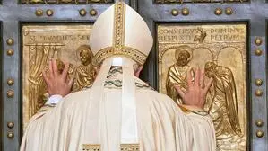 Wenn Papst Franziskus vor der Christmette die sonst zugemauerte rechte Pforte zum Petersdom aufstößt, soll grundsätzlich Neues beginnen. Widderhörner werden dazu erklingen