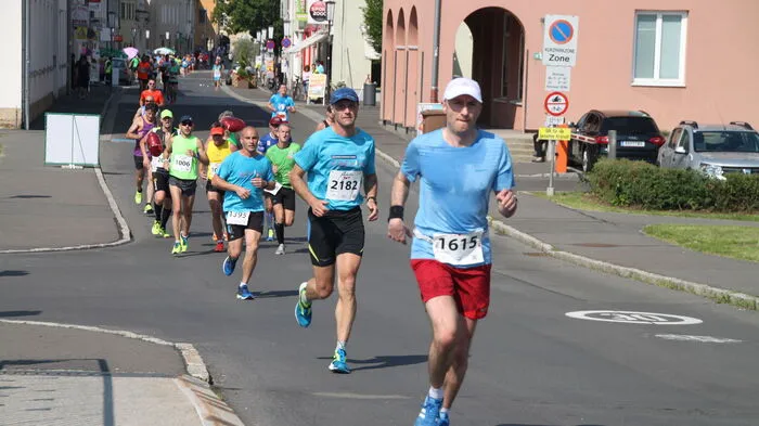 Traditionsgemäß führte die Strecke des "Herzenmarathons" sowohl über österreichisches, als auch über slowenisches Staatsgebiet und symbolisiert damit die Verbundenheit zweier Nachbarländer.
