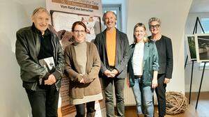 Präsentation der Literaturtage: Fotograf Ernst Peter Prokop, Edith Maria Bernhof (Robert-Musil-Institut), Ulrich Hagg, Manuela Rader (Organisationsteam), Kulturreferentin Silvia Radaelli