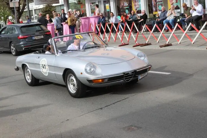Und das ist der Tagessieger: Manfred Stocker mit seinem Porsche 911 Targa, Baujahr 1972. Er kam aus der Steiermark angereist. 