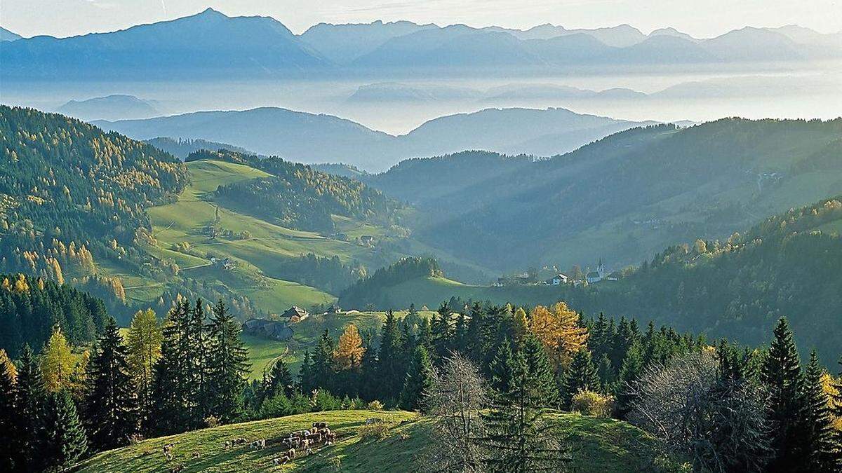 Von der Saualpe hat man einen sehr schönen Blick auf die östlichen Karawanken – ganz hinten der Hochobir und die Koschuta 