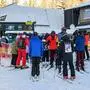 Mehrere Skifahrer stehen vor dem Eingang eines Skilifts und warten | Leider kein Happy Ende gibt es bisher bei der Zeugensuche vom Vorfall am 30. Dezember um 10.14 auf der Gerlitzen