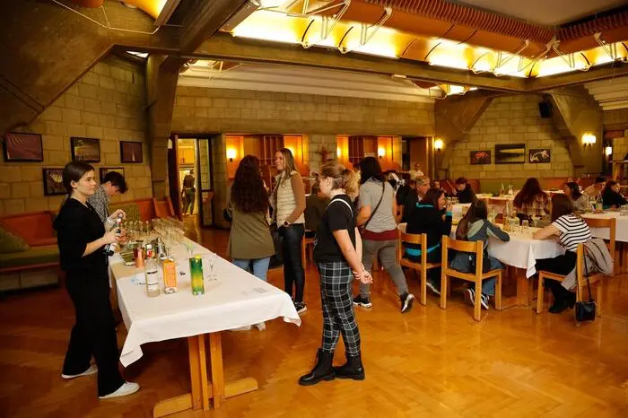 In der Schule kann man sich unter anderem zum Heimhelfer und zur Bürofachkraft ausbilden lassen.