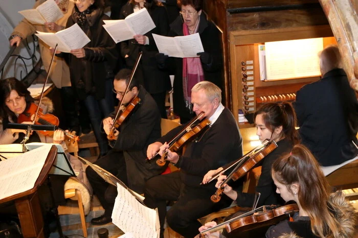Am Programm standen die „Missa in C-Dur“ von Wolfgang Amadeus Mozart, das „Halleluja“ von Georg Friedrich Händel sowie der „Auferstehungschor“ von Alban Lipp. 
