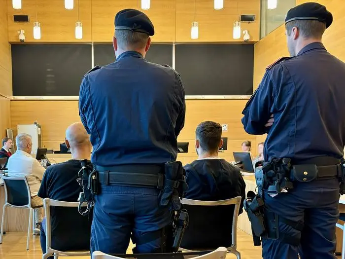 Der 39-Jährige und der 19-Jährige bei der Verhandlung aim Landesgericht Leoben im August