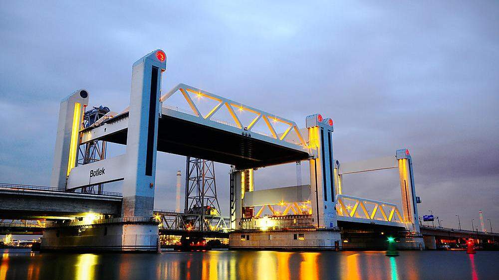 Eine Hubbrücke von Waagner-Biro in Rotterdam