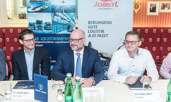 Besiegelten die Übernahme: Christoph Jöbstl, Franz Braunsberger und Kurt Jürgen Jöbstl (von links)