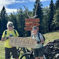 Klaudia und Peter Vrtacnik bei ihrer Tour auf den Vrtacnik in Slowenien