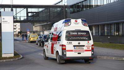 Rettung brachte Fünfjährigen ins Klinikum (Symbolfoto)