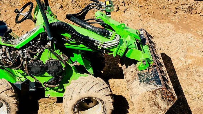 Mit einem Hof-Traktor ähnlicher Bauart waren die Buben unterwegs