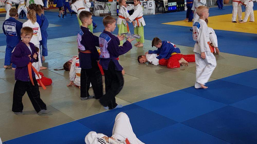 Von Judo-Knirpsen bis zu Erwachsenen ist in Zeltweg alles vertreten