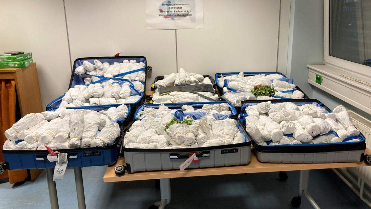 Kofferweise Drogen fanden die Zollfahnder am Flughafen Schwechat in den ersten sechs Monaten dieses Jahres