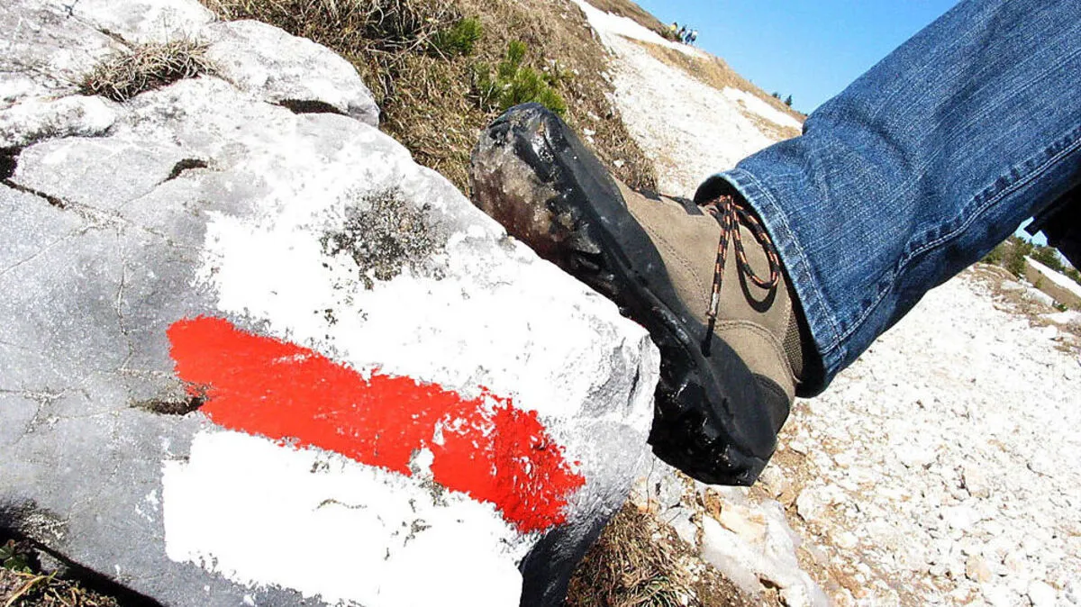 Der Wanderer stürzte über steiles Gelände
