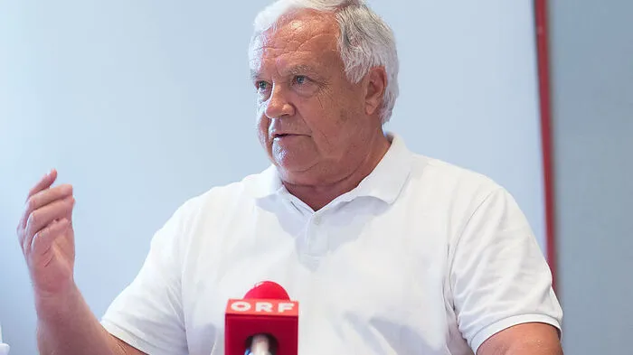 Hellmuth Reichel bei der Pressekonferenz im Herbst 2018