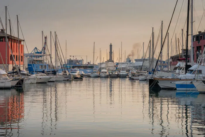 Der Leuchtturm von Genua - La Lanterna genannt - ist eines der Wahrzeichen der Stadt. Mit seiner Höhe von 76 Metern ist er der höchste Leuchtturmbau Europas.  Mehr zur vielleicht am meisten unterschätzten Stadt Italiens