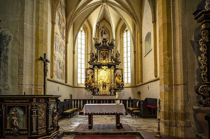 Nach der Messfeier, zelebriert von Pfarrer Joseph Mangalan, fand die traditionelle Segnung von Pferden, Reiter und Kutscher statt