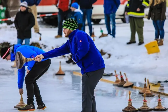 Tags darauf ging es zum Eisstockschießen, wo sich die Gruppe der Feuerwehr Knittelfeld durchsetzen konnte.
