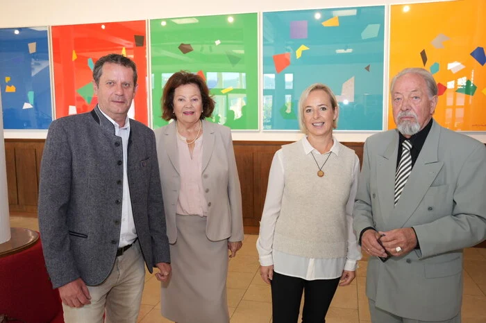 Bürgermeister Thomas Schäfauer mit Künstler Edgar Knoop und den Ehefrauen Dagmar und Marlies