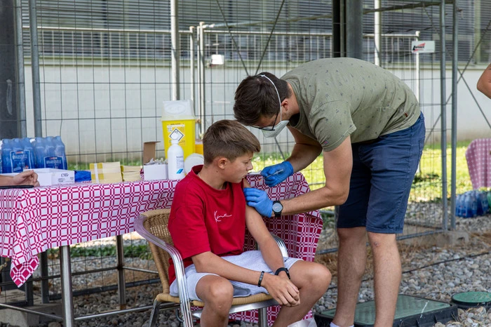Darunter auch rund 100 jüngere Fußballbegeisterte, die den Impfstoff von Biontech/Pfizer erhielten