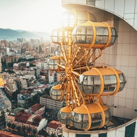 Der 200 Meter hohe Batumi Tower mit dem Riesenrad, das allerdings nicht in Betrieb ist