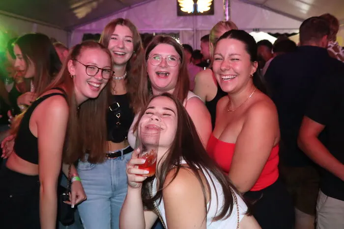Klicken Sie sich durch die Bilder der zahlreichen Gäste und der ausgelassenen Stimmung vom Nachkirchtag der FF Peratschitzen!