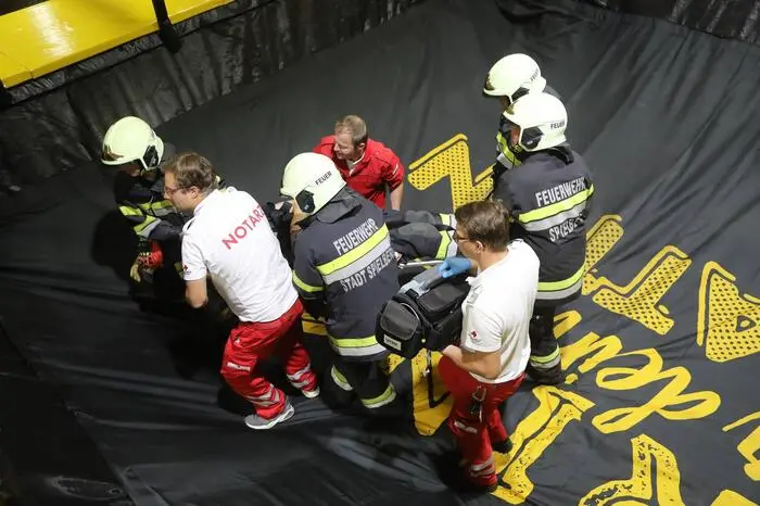 Verschiedene medizinische Notfälle und Verletzungsmuster waren Teil der Übungsszenarien der Feuerwehren Spielberg und Zeltweg und des Roten Kreuz Knittelfeld und Judenburg.