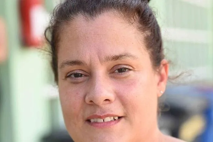 Michaela Holota: "Wir haben das mit dem Neubau schon letztes Jahr verfolgt und haben mit Freude vernommen, dass es ihn nicht gibt. Denn hier hat sich ein seltenes Gänsesäger-Weibchen angesiedelt, das wäre weg durch das Bauen. Ich würde die Sanitäranlagen sanieren, ansonsten hat alles seinen Charme. Wir sind immer mit den Kindern hier, es ist gut, wie es ist. Sie haben die Natur, den See, Fische im Wasser, Sand zum Spielen. Das ist wichtig. Sie brauchen keine was weiß ich für welche großen Attraktionen hier."