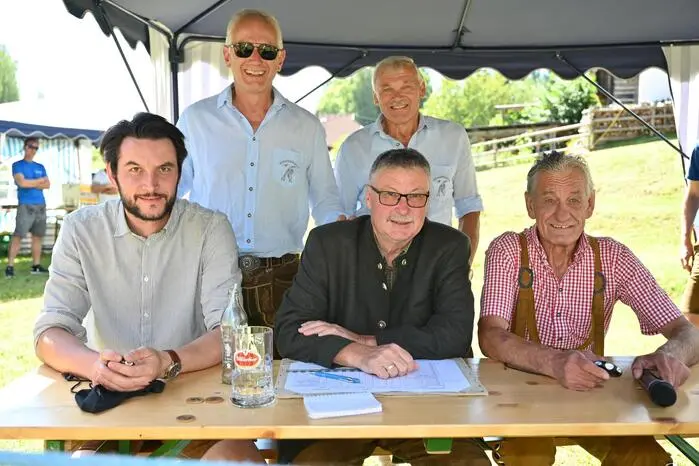 Für die Wertung und als Schiedsrichter waren v. l. Martin Kogler (Ortsgruppe Wachsenberg), Dietmar Lassnig (Ortsgruppe Arriach), Rudi Obergrießnig (Obmann der Ringergemeinschaft Nockgebiet), sowie Hans Walder und Josef Possegger (Ortsgruppe Fresach) im Einsatz.