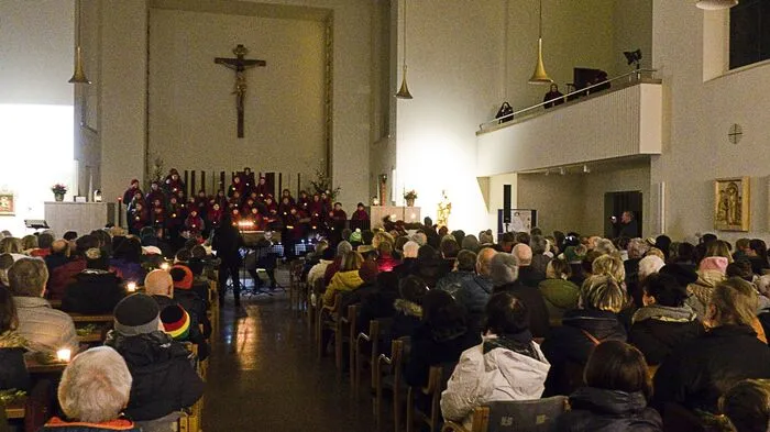 Zahlreiche Besucher stimmten sich am Ende der Adventzeit in Knittelfeld auf den Heiligen Abend ein.