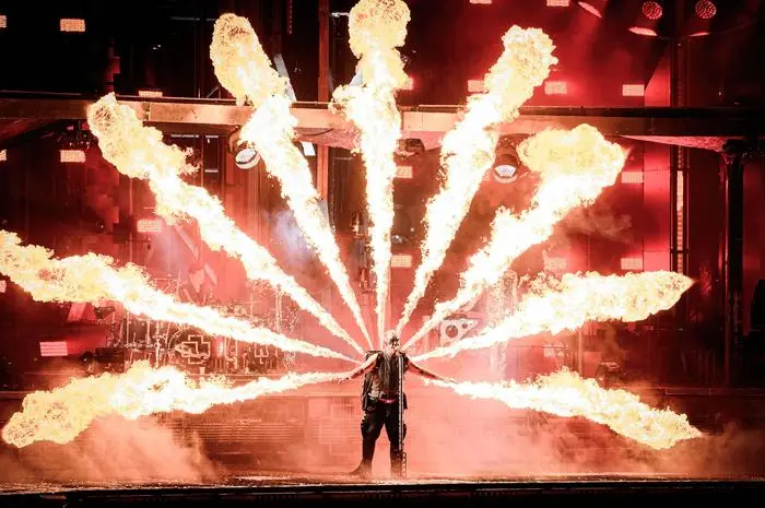 "Flammenpfau" Lindemann