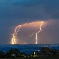 Gewitter ziehen am Donnerstag von West nach Ost