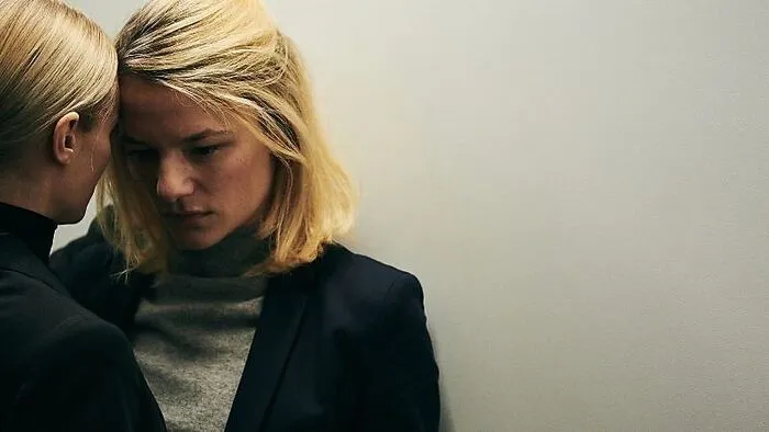 Valerie Pachner als Lola in "Der Boden unter den Füßen"
