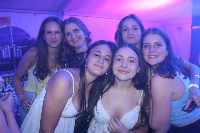Ein begehrter Treffpunkt für die Jugend war an diesem Abend auch das Discozelt.