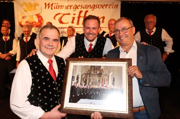 Von Bürgermeister Georg Kavalar gab es ein Fotogeschenk.