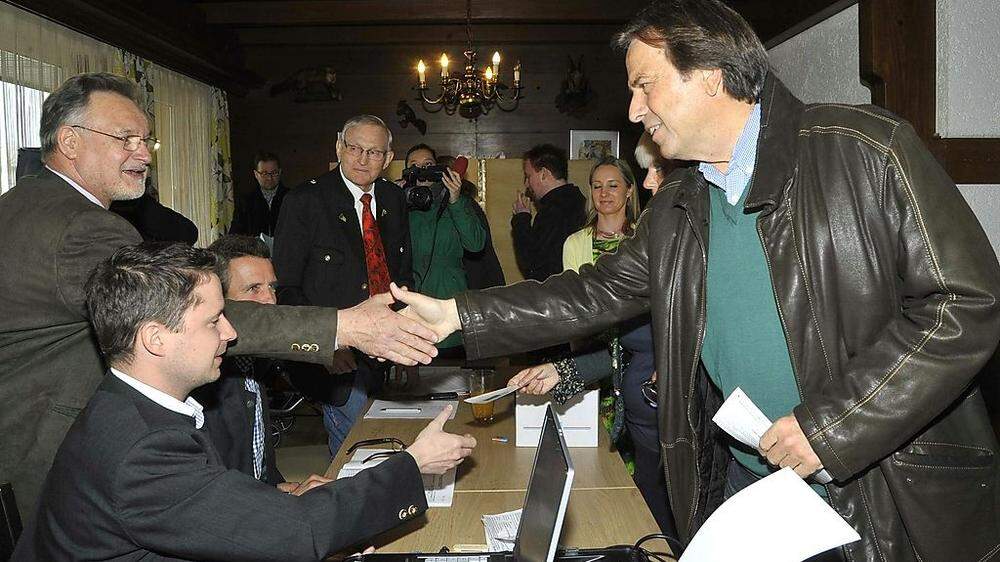 Franz Voves hat unter Blitzlichtgewitter im "Hügellandhof" gewählt