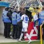 GER, Leipzig, Fußball, DFB-Pokal, 1. Runde, 1. FC Lokomotive Leipzig vs. FC Schalke 04 im Bild v.l.: Christopher Antwi-Adjei FC Schalke 04 18, geht unter Sicherheitsschutz in die Kabine 17.08.2025, Bruno-Plache Stadion Leipzig DFB REGULATIONS PROHIBIT ANY USE OF PHOTOGRAPHS AS IMAGE SEQUENCES AND/OR QUASI-VIDEO, *** GER, Leipzig, Soccer, DFB Pokal, 1 Round, 1 FC Lokomotive Leipzig vs FC Schalke 04 in the picture f l Christopher Antwi Adjei FC Schalke 04 18 , enters the dressing room under security protection 17 08 2025, Bruno Plache Stadion Leipzig DFB REGULATIONS PROHIBIT ANY USE OF PHOTOGRAPHS AS IMAGE SEQUENCES AND OR QUASI VIDEO, Copyright: HMBxMedia/PaulxFritz